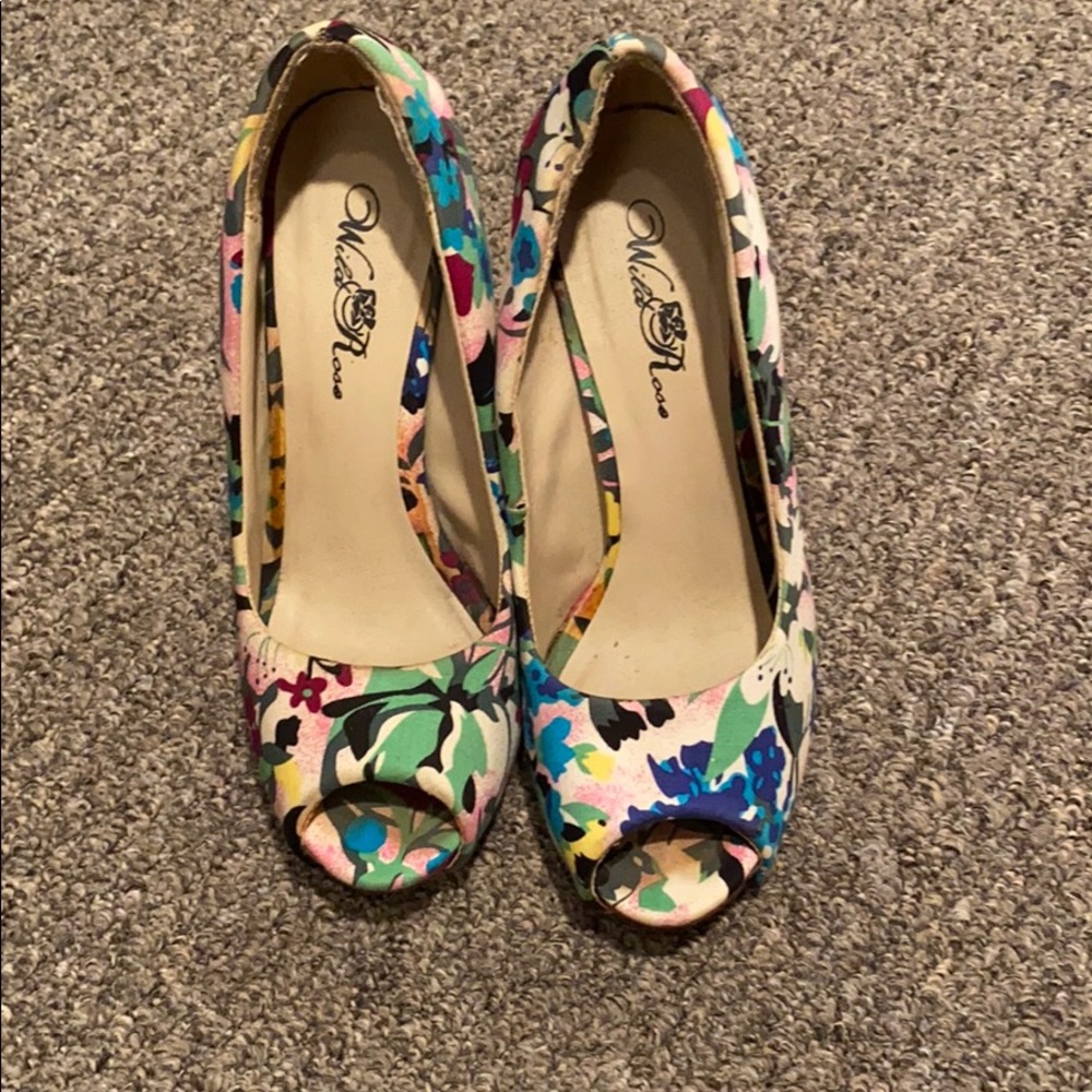Multicolor Pumps - Picture 2 of 3